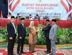 WAKO DAN WAWAKO SOLOK HADIRI RAPAT PARIPURNA PENGUCAPAN SUMPAH JANJI ANGGOTA DPRD