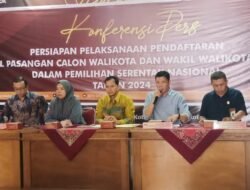 KPU KOTA SOLOK GELAR KONFRENSI PERS PELAKSANAAN PENDAFTARAN BAKAL PASLON