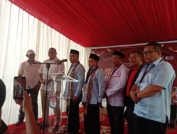 PASLON BUPATI DAN WAKIL BUPATI SOLOK JON FIRMAN PANDU DAN CHANDRA MENDAFTAR KE KPU KABUPATEN SOLOK