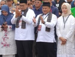 RICHI APRIAN-DONNY KARSONT MENDAFTAR KE KPU CALON BUPATI-CAWABUP