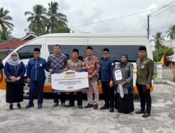 Yayasan Serumpun Jaya Sakato Jorong Gantiang Terima Bantuan Mobil