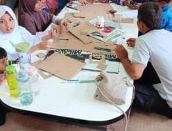 Kelas Kreatif di DPK, Peserta Diajari Olah Barang Bekas Jadi Barang Berkelas