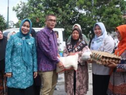 Dinas P3AP2KB Salurkan Bantuan Keluarga Beresiko Stunting