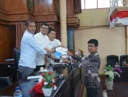 PJS BUPATI SOLOK HADIRI RAPAT PARIPURNA DPRD TERKAIT RANPERDA APBD TAHUN 2025