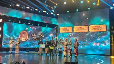 KEMENPAN RI ANUGRAHI DESA WISATA DANAU DIATAS ALAHAN PANJANG JUARA DUA KATEGORI DIGITAL