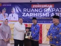 WAKO SOLOK RESMIKAN RUANG RAPAT ZARHISMI AJIS