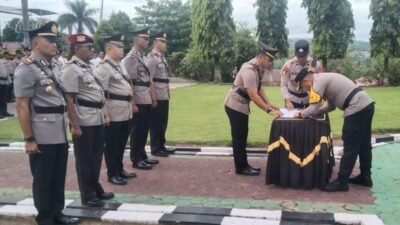 Dua Kasat, 2 Kapolsek Diambil Sumpahnya Untuk Jabatan Baru