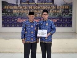 WAGUB SUMBAR BERIKAN PENGHARGAAN PADA ASN KEMENAG KOTA SOLOK