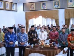 WAKO SOLOK HADIRI PENYERAHAN DIPA DAN BUKU ALOKASI TKD