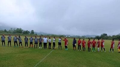 JAJAKI RUMPUT HIJAU STADION MARAH ADIN, PEMKO SOLOK LAWAN PEMPROV SUMBAR PERTANDINGAN IMBANG 1-1