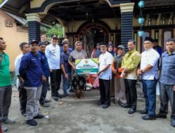 Bupati Pasaman Sabar AS Dampingi Baznas Kabupaten Pasaman Serahkan Bantuan