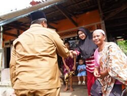 Wabup Ahmad Fadly Takziah Kerumah Keluarga Cinta