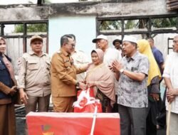 Bantuan Korban Kebakaran Diserahkan Bupati