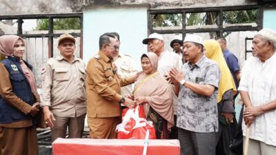 Bantuan Korban Kebakaran Diserahkan Bupati