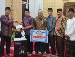 TIM 7 SAFARI RAMADHAN DI MEJID AL MUNAWARAH SERAHKAN BANTUAN Rp.10,-JUTA
