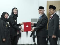 Annisa-Leli Terima SK Pelantikan Dari Kemendagri