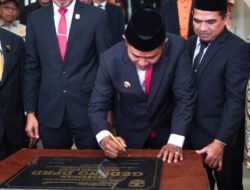 BUPATI SOLOK RESMIKAN GEDUNG DPRD KABUPATEN SOLOK