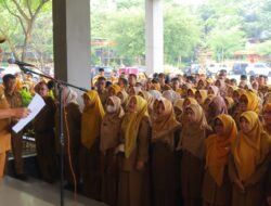 Wako Zulmaeta Pimpin Apel Bersama di Halaman Balai Kota Payakumbuh.