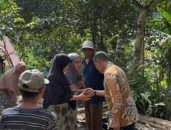 BUPATI SOLOK TINJAU DAN SALURKAN BANTUAN KORBAN LONGSOR