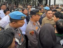 MAHASISWA UNJUK RASA DI TASIK