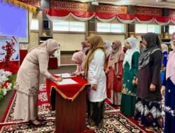 KETUA TP-PKK KABUPATEN SOLOK LANTIK TIM PEMBINA POSYANDU KABUPATEN SOLOK PERIODE 2025-2030