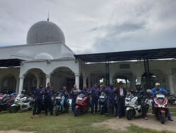 WARGA MALAYSIA MENINJAU DANAU YANG ADA DI SUMATERA BARAT