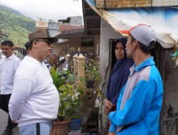 Wako Hendri Dan Wawako Allex Salurkan Bantuan Untuk Warga Kurang Mampu