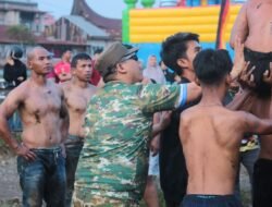 Wako Hendri Arnis Ajak Warga Jaga Semangat Persatuan Lewat Tradisi Panjat Pinang