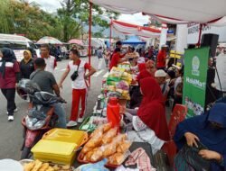 Warga Senang Dapat Sembako Harga Terjangkau