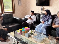 Patuhi Administrasi Berkendara, Wabup Solok Bersama Istri Lakukan Pengurusan SIM