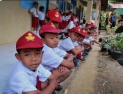 Guru Honorer unjuk rasa di Tasik