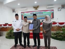 Bupati Eka Putra Sampaikan Jawaban Atas Pandangan Umum Fraksi