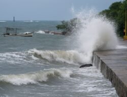 BMKG Peringatkan Gelombang Tinggi Hingga 4 Meter di 12 Wilayah Perairan Indonesia