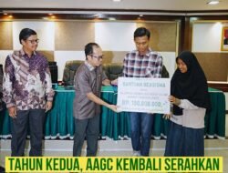 Alumni Unand Serahkan Beasiswa Rp150 Juta