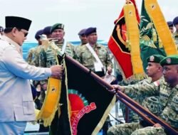 Prabowo Tegaskan Loyalitas Prajurit, Sematkan Anugerah Tertinggi TNI di Laut Jakarta
