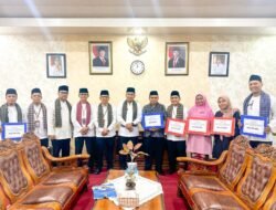 Wali Kota Solok Serahkan Bantuan Korpri untuk Atlet Pornas XVII dan STQH Nasional