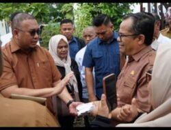 Wakil Ketua Komisi VI DPR RI dari Fraksi Gerindra Andre Rosiade Menyalurkan bantuan Rp 100 juta.