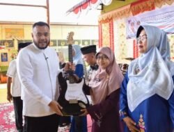 Pemko Padang Serahkan Bantuan Alat Band ke Sekolah