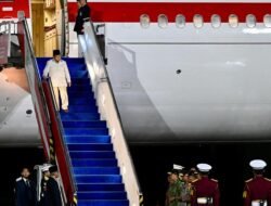 Presiden Prabowo Tiba di Tanah Air Usai Tuntaskan KTT APEC 2025 di Republik Korea