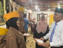 Wawako Solok H.Suryadi Nurdal Bagikan Bingkisan Pada Para Veteran