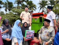 Anggota DPR RI Rahmat Saleh Serahkan Bibit Unggul Bersertifikat