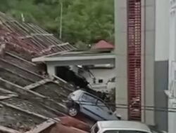 Longsor Terjang Kampus III UIN Imam Bonjol, Gedung FEBI Miring dan Mobil Dosen Rusak