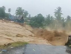 Banjir Padang: Jembatan Besi Lambung Bukit Hanyut, Akses Alternatif Terputus
