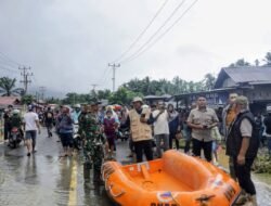 Bupati Yulianto Tinjau Korban Banjir dan Longsor di Empat Kecamatan