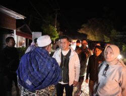 Bupati Solok Tinjau dan Salurkan Bantuan ke Lokasi Terdampak Banjir, Tanah Longsor