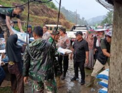 Bupati Pasaman Barat Antarkan Bantuan ke Sinuruik & Talu Lewat Jalur Alternatif