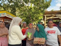 Ketua TP.PKK Nia Jon Firman Pandu Salurkan Bantuan Bagi Warga Terdampak Bencana