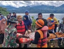 Evakuasi Dua Orang Ibu Yang Akan Melahirkan Melalui Jalur Perairan Danau Singkarak