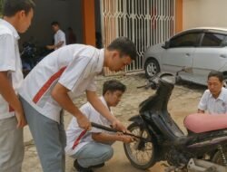 Siswa SMKN 5 Padang Gelar Servis Gratis Untuk Korban Banjir