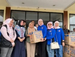 BKOW Sumbar Salurkan Bantuan Korban Banjir Padang Panjang